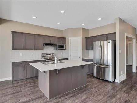 GORGEOUS 3 BEDROON + DEN +  BONUS ROOM | 9863 222 Street Northwest, Edmonton