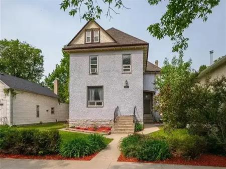 *Don't Miss *  JULY 1st.  1/2 block from the Université de Saint-Boniface 1 Bedroom Suite incl/Water, Laundry, Parking. | 541