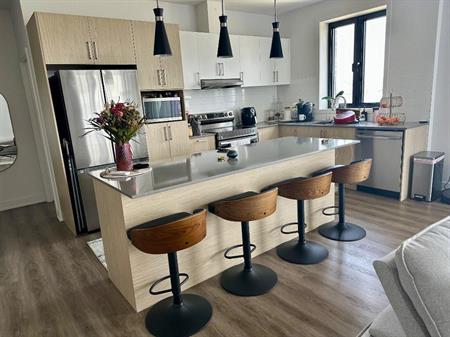 Condo 4 1/2 à louer Laval Août 2025
