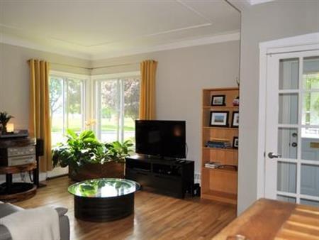 Verdun Crawford Park Spacious Ground Floor 5½ Incl. Basement