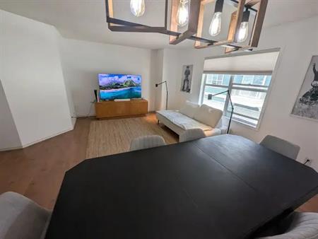 Modern (Light & Airy) - 3 Bedroom, 1.5 Bathroom, Dbl Garage. Close to Amenities | Calgary
