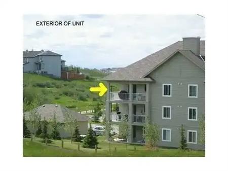 ***ALL UTILITIES INCLUDED*** 2 bed 2 full bath + small den | 4000 Citadel Meadow Point NW, Calgary