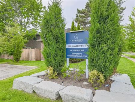 Creekside Townhomes | 560-570 Waverly Street North, Oshawa