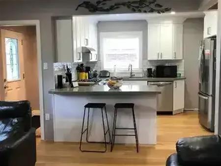 Spacious 2-Bedroom, 1-Bath Home for Rent in Abbotsford  (Main Floor) | 33971 Essendene Avenue, Abbotsford