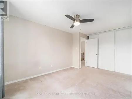 6065 PINEGLADE CRESCENT | 6065 PINEGLADE CRESCENT, Ottawa