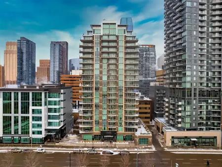 Large 1B 1.5B SUNNY UNIT in one of the best locations in the Beltline. | 530 12 Ave SW, Calgary