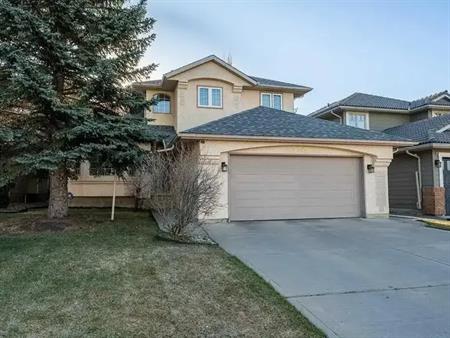 A house balances elegance and comfort | 14247 Evergreen Street Southwest, Calgary