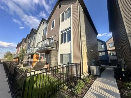Spacious & Well-Maintained Home for Rent | 47 - 1010 Rabbit Hill Road Southwest, Edmonton