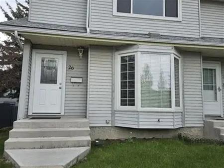 Newly Renovated 4 bedroom 2.5 bath townhouse in NW | Calgary