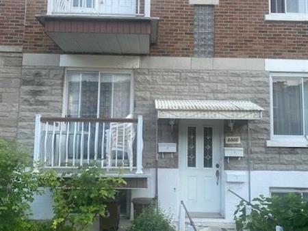 Villeray 4 1/2 au RDC accès à la cour et stationnement à louer Montréal - appartement / logement