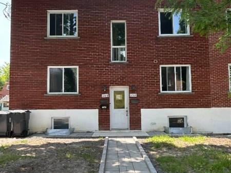 5 1/2 renove à saint -Laurent