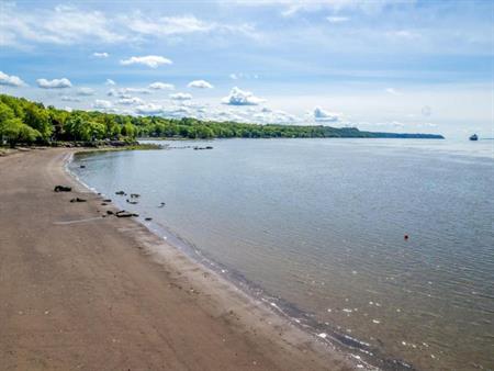 jolie Maison bord du fleuve St Nicolas ( Lévis)