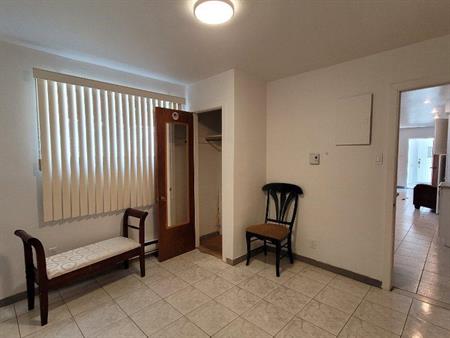 3.5 sous-sol de plex avec entrée privé