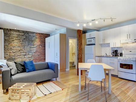 Loft entièrement meublé à louer Vieux-Québec juillet 2025