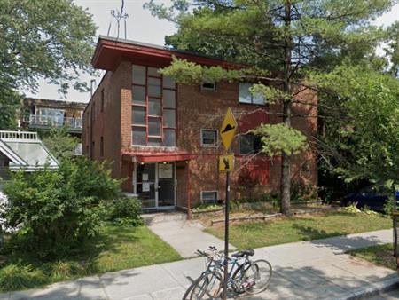 4343 Jeanne D&apos;Arc | 4343 Jeanne D'Arc, Montreal