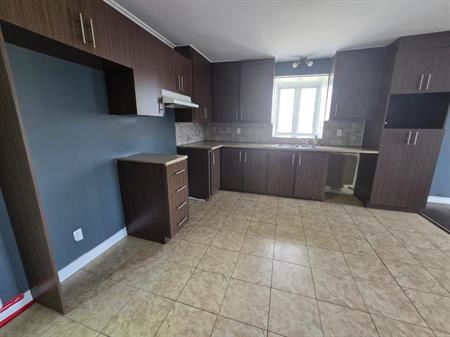 Appartement de Deux Chambres à coucher et 1 salle de bain