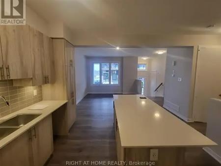 221 SPECKLED ALDER ROW | 221 SPECKLED ALDER ROW, Ottawa