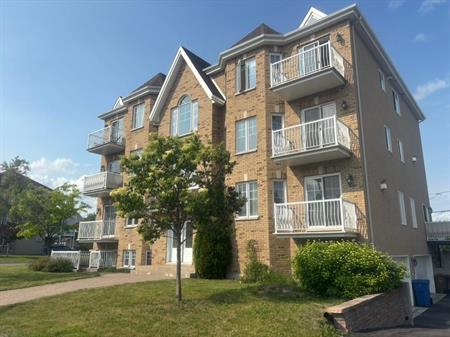 Grand 5½ rénové au rez-de-chaussée, Repentigny – 1246 pi², 2 stationnements, 1 750 $