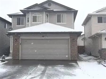 4 Bedroom full Single house with double garage in New Castle(11246 167A Ave) | 11246 167A Avenue, Edmonton