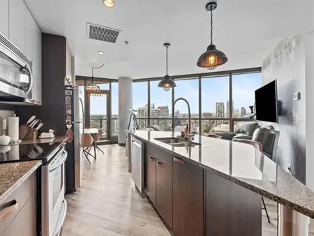 Panoramic Mountain & City Views, Fully Furnished | 2101 - 220 12 Avenue Southeast, Calgary