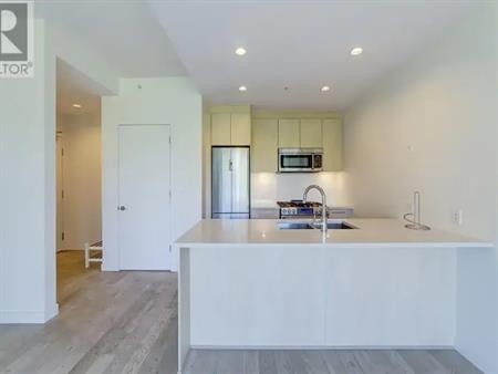 106 9060 UNIVERSITY CRESCENT | 106 9060 UNIVERSITY CRESCENT, Burnaby