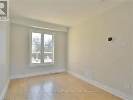210 ROSS LANE | 210 ROSS LANE, Oakville