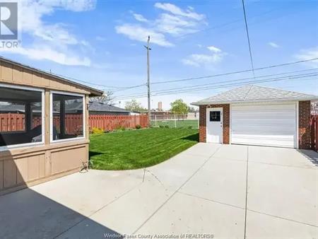 446 ST. JOHN | 446 ST. JOHN, Windsor