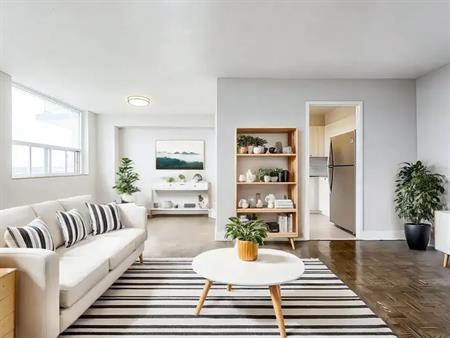 Lakewood Apartments I | 1257 Lakeshore Road, East, Mississauga