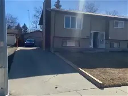 Fabulous 4 Bedroom House in Innisfail with Garage! | 3808 52A Avenue, Innisfail