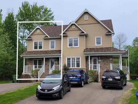 Maison de ville située dans le quartier résidentiel des clos prévotois