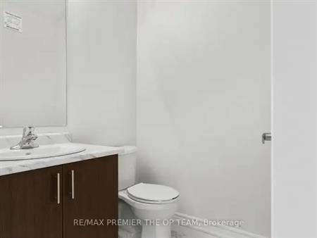 8 VALLEYBROOK ROAD | 8 VALLEYBROOK ROAD, Barrie