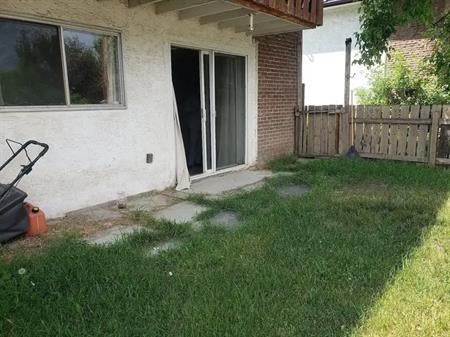 cozy 3 bed 1 bath in-suit laundry | D - 11424 Elbow Drive Southwest, Calgary