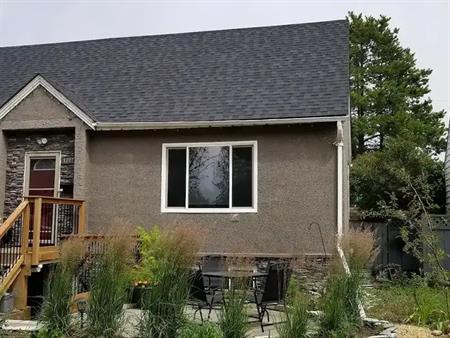 2  bdrm Westmount basement backing on to a park.  Close to NAIT & MacEwan U | 11023 122 Street Northwest, Edmonton