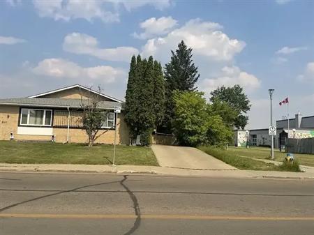 4 bedroom, duplex | 8409 175 Street Northwest, Edmonton