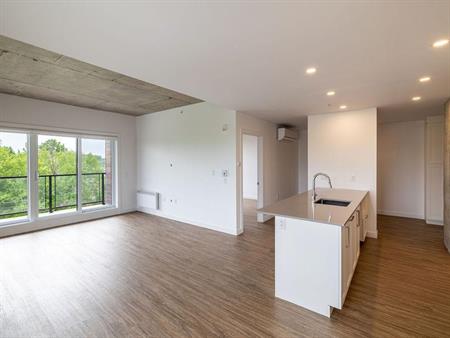 6 1/2 + en COIN - Bureau - Lévis centre-ville