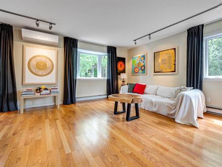 À Louer: 5 ½ rénové avec garage privé, 2 terrasses et 3 chambres au pied À Louer – 5 ½ rénové avec garage privé, 2 terrasses 