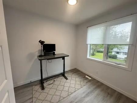 Bright Bedroom + Private Bath in Grovenor | Edmonton