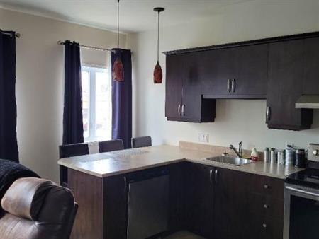 Très beau 3 1/2 au 2e étage disponible 1Juillet