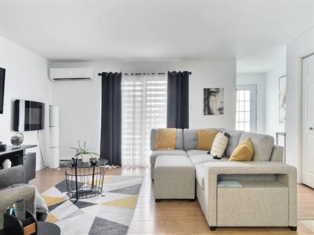 Très beau 4 1/2 à louer à Lévis - 1ier étage - 2 stationnements - libre immédiatement - Air clim, balcon - à voir !!!