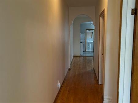 4 1/2 available in plateau mont-royal