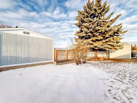 MAIN FLOOR - 40 FARNCOMB CRESCENT | MAIN FLOOR - 40 FARNCOMB CRESCENT, Clarington