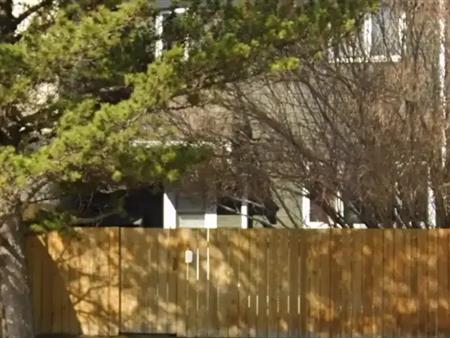 3 Bedroom Townhouse for Rent – West Edmonton – $1900.00/month | 33 Belmead Gardens Northwest, Edmonton