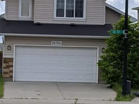 (North Side) Main Floor - 3 Bed, 2.5 Bath, Double Garage & Drive, Backyard | 14004 38 Street Northwest, Edmonton
