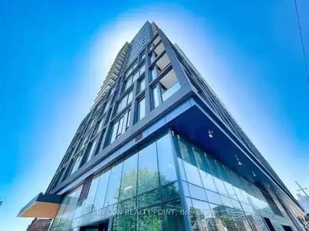 PARLIAMENT AND ADELAIDE - 3 bed + den - 1 parking included | 50 Power Street, Toronto