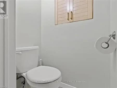 11 COLMAR Place Unit# 2 | 11 COLMAR Place Unit# 2, Dundas