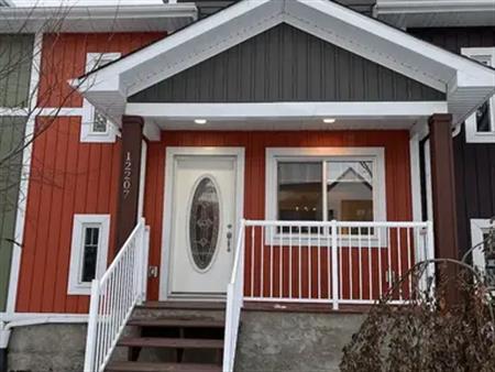 *** MODERN 2 BDRM, 2.5 BATH TOWNHOUSE IN CENTRAL EDMONTON *** | 12207 121 Avenue Northwest, Edmonton