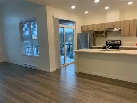 Spacious Corner Suite - 2 Bed Top Floor Apartment - AVAILABLE JULY 1ST | 1865 Salton Road, Abbotsford