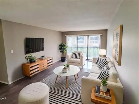 Dahlstrom Manor | 32030 George Ferguson Way, Abbotsford