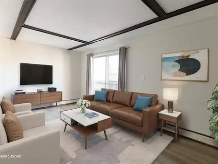 Loftus Manor | 2309 17 Street SW, Calgary