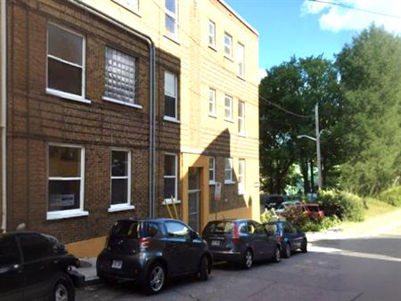 *APPARTEMENT 3 ½ DISPONIBLE 1ᵉʳ JUILL